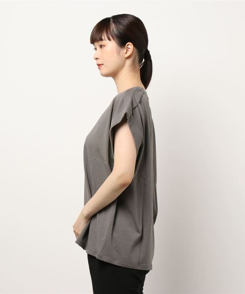 Te chichi（テチチ）の「エポーレットカットプルオーバー（Tシャツ/カットソー・レディース・ベージュ/ブラウン/チャコール・ﾌﾘ-）」の4枚目の写真