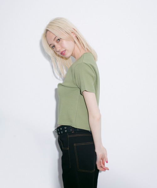 X-girl(エックスガール)の「EMBROIDERED MILLS LOGO S/S BABY TEE(Tシャツ/カットソー・レディース・ホワイト/オリーブ/チャコール・S/M)」の7枚目の写真