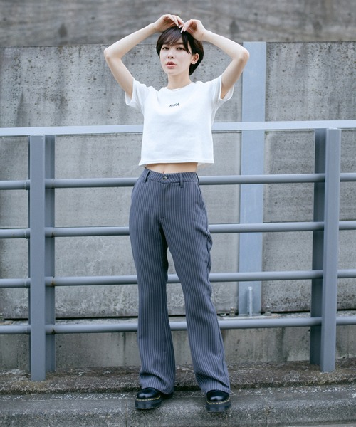 X-girl(エックスガール)の「EMBROIDERED MILLS LOGO S/S BABY TEE(Tシャツ/カットソー・レディース・ホワイト/オリーブ/チャコール・S/M)」の15枚目の写真