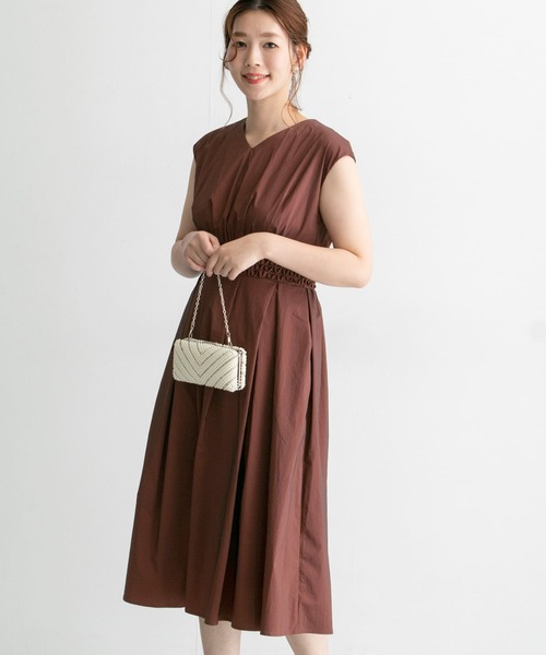 URBAN RESEARCH ROSSO(アーバンリサーチロッソ)の「ウエストスモッキングドレス∴(ワンピース・レディース・ネイビー/ブロンズ/バーガンディー・FREE)」の4枚目の写真