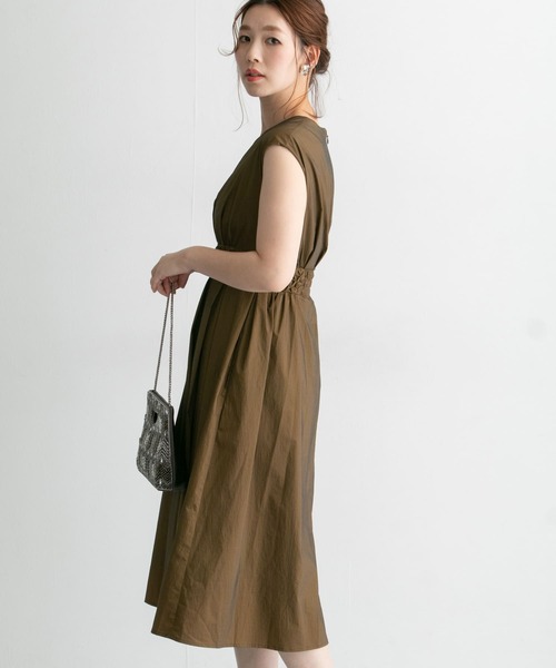 URBAN RESEARCH ROSSO(アーバンリサーチロッソ)の「ウエストスモッキングドレス∴(ワンピース・レディース・ネイビー/ブロンズ/バーガンディー・FREE)」の17枚目の写真