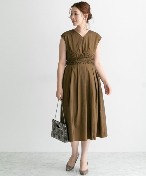 URBAN RESEARCH ROSSO(アーバンリサーチロッソ)の「ウエストスモッキングドレス∴(ワンピース・レディース・ネイビー/ブロンズ/バーガンディー・FREE)」の11枚目の写真