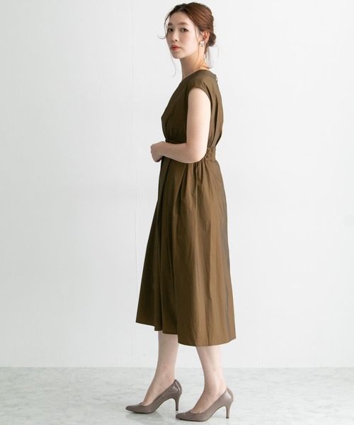 URBAN RESEARCH ROSSO(アーバンリサーチロッソ)の「ウエストスモッキングドレス∴(ワンピース・レディース・ネイビー/ブロンズ/バーガンディー・FREE)」の18枚目の写真
