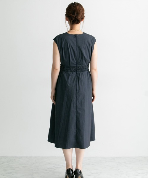 URBAN RESEARCH ROSSO(アーバンリサーチロッソ)の「ウエストスモッキングドレス∴(ワンピース・レディース・ネイビー/ブロンズ/バーガンディー・FREE)」の15枚目の写真