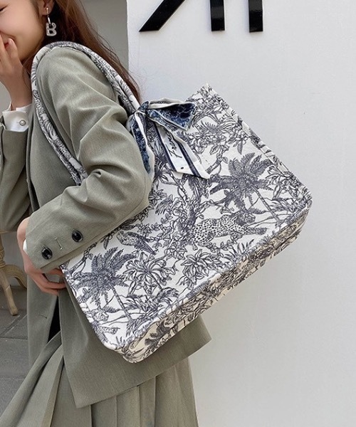 KOR（ケーオーアール）の「アニマル柄トートバッグ（トートバッグ・レディース・ホワイト・FREE）」の2枚目の写真