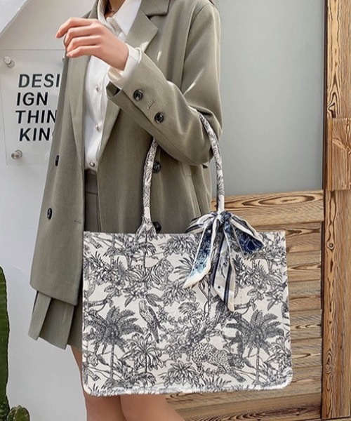 KOR（ケーオーアール）の「アニマル柄トートバッグ（トートバッグ・レディース・ホワイト・FREE）」の3枚目の写真