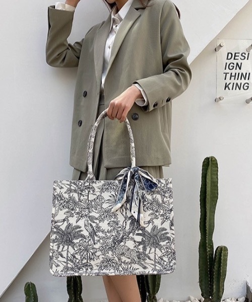 KOR（ケーオーアール）の「アニマル柄トートバッグ（トートバッグ・レディース・ホワイト・FREE）」の4枚目の写真