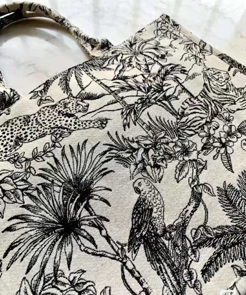 KOR（ケーオーアール）の「アニマル柄トートバッグ（トートバッグ・レディース・ホワイト・FREE）」の10枚目の写真