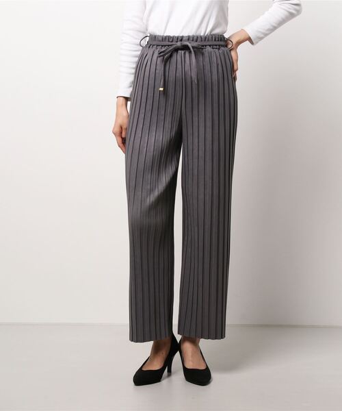 koe（コエ）の「太ピッチスエードプリーツパンツ*（その他パンツ・レディース・チャコールグレー/グレイッシュベージュ/アイボリー・M）」の3枚目の写真