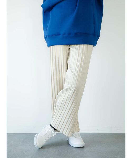 koe（コエ）の「太ピッチスエードプリーツパンツ*（その他パンツ・レディース・チャコールグレー/グレイッシュベージュ/アイボリー・M）」の4枚目の写真