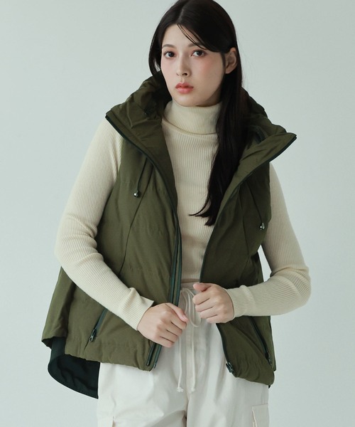 Filomo（フィローモ）の「[Filomo]ダウンベスト弱はっ水（ダウンベスト・レディース・キャメル/グレイッシュブルー/カーキ/ネイビー/ブラック/モカ/アイボリー/モスグリーン・M/L/LL）」の6枚目の写真
