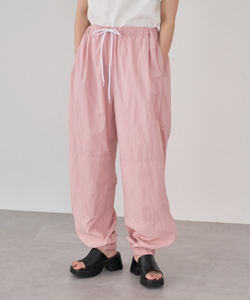 WHIMSIC(ウィムジック)の「【WHIMSIC】PFUトレーニングパンツ(その他パンツ・レディース・ホワイト/チャコールグレー/オリーブ/ピンク・FREE)」の4枚目の写真