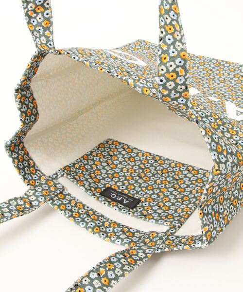 A.P.C.（アーペーセー）の「TOTE LOU　22P　JPS（トートバッグ・レディース・カーキ・ONESIZE）」の2枚目の写真