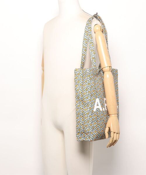 A.P.C.（アーペーセー）の「TOTE LOU　22P　JPS（トートバッグ・レディース・カーキ・ONESIZE）」の5枚目の写真