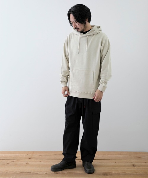 EKAL(エカル)の「EKAL コハニングライトウエイトフーディー(パーカー・メンズ・ベージュ/オレンジ系その他/チャコールグレー・MEDIUM/LARGE)」の15枚目の写真