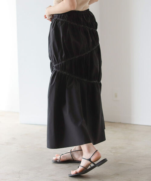 BeAMS DOT(ビームスドット)の「【WEB限定】BeAMS DOT / アシンメトリー ステッチ フレアスカート(スカート・レディース・ブラック/ブルー・ONESIZE)」の5枚目の写真