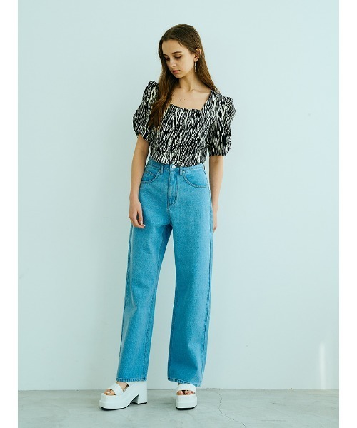 ENVYM（アンビー）の「スクエアネッククロップドＢＬ（シャツ/ブラウス・レディース・ホワイト/ブラック/マルチ・FREE）」の4枚目の写真