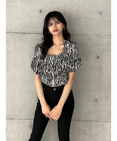 ENVYM（アンビー）の「スクエアネッククロップドＢＬ（シャツ/ブラウス・レディース・ホワイト/ブラック/マルチ・FREE）」の8枚目の写真