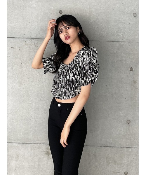 ENVYM（アンビー）の「スクエアネッククロップドＢＬ（シャツ/ブラウス・レディース・ホワイト/ブラック/マルチ・FREE）」の9枚目の写真