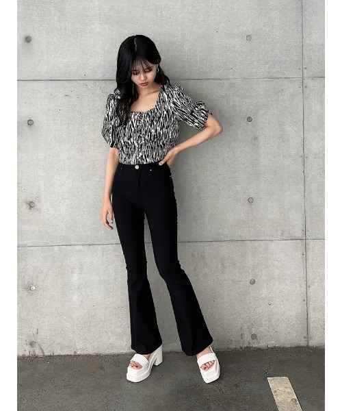 ENVYM（アンビー）の「スクエアネッククロップドＢＬ（シャツ/ブラウス・レディース・ホワイト/ブラック/マルチ・FREE）」の12枚目の写真