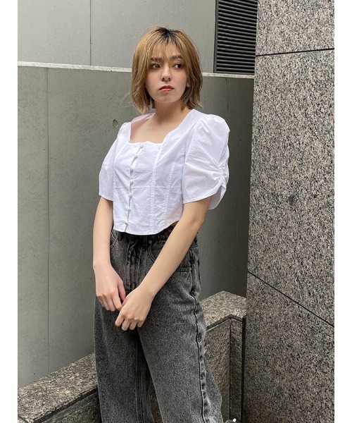 ENVYM（アンビー）の「スクエアネッククロップドＢＬ（シャツ/ブラウス・レディース・ホワイト/ブラック/マルチ・FREE）」の15枚目の写真