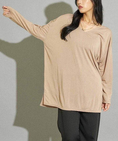 ANAP（アナップ）の「VネックゆるロングTシャツ（Tシャツ/カットソー・レディース・ホワイト/ベージュ/ブラック/ミント/ピンクベージュ・FREE）」の4枚目の写真