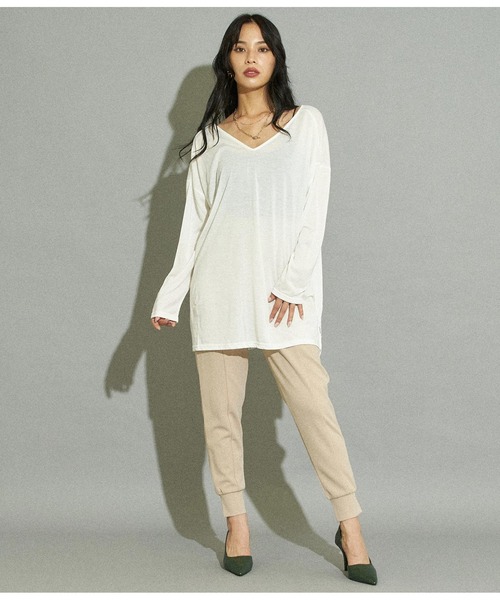 ANAP（アナップ）の「VネックゆるロングTシャツ（Tシャツ/カットソー・レディース・ホワイト/ベージュ/ブラック/ミント/ピンクベージュ・FREE）」の17枚目の写真