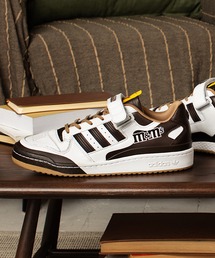 adidas（アディダス）の「M&M'S ブランド フォーラム ロー 84 / M&M'S Brand Forum Low 84 / アディダスオリジナルス（メンズ/レディース）（スニーカー・レディース）」