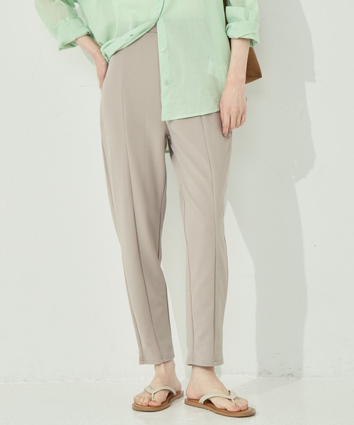 coca(coca)(コカ)の「エンボス加工 センターシームレギパン(その他パンツ・レディース・ブラック/ベージュ・M/L/S)」の1枚目の写真