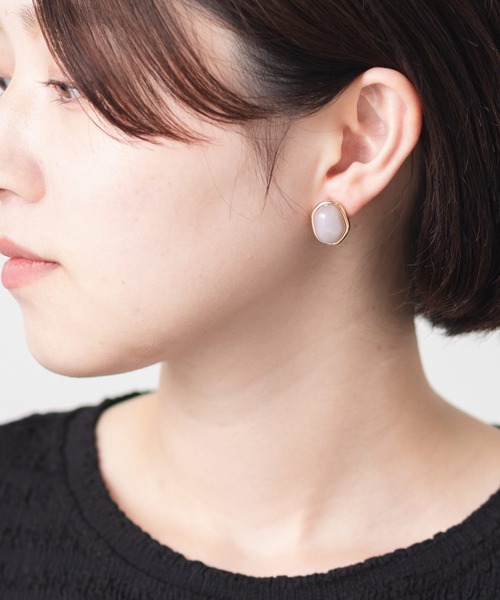 ABBEY MARKET(アビーマーケット)の「ボリュームカラーピアス TRULY(ピアス(両耳用)・レディース・グレー/ピンク/グリーン/ホワイト/ブラウン・FREE)」の12枚目の写真