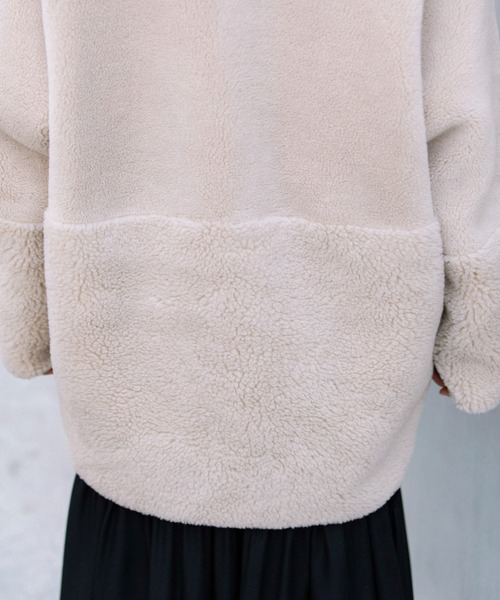Munich(ミューニック)の「ウールシープボアムートンリバーシブルノーカラーコート(ムートンコート・レディース・アイボリー/ブラック/ライトベージュ・XS/S)」の15枚目の写真