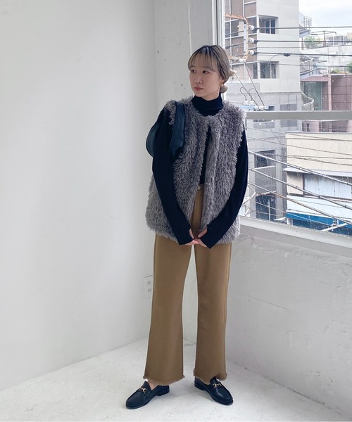 feepur（フェピュール）の「フェイクシープファーベスト（ベスト・レディース・アイボリー/グレー/ブラック・MEDIUM）」の4枚目の写真