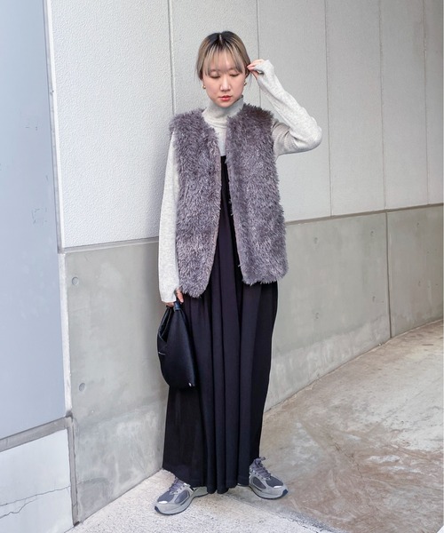 feepur（フェピュール）の「フェイクシープファーベスト（ベスト・レディース・アイボリー/グレー/ブラック・MEDIUM）」の13枚目の写真