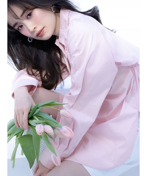 MERCURYDUO(マーキュリーデュオ)の「バックギャザーオープンボレロ風シャツ(シャツ/ブラウス・レディース・オフホワイト/ピンク/ミント・FREE)」の3枚目の写真