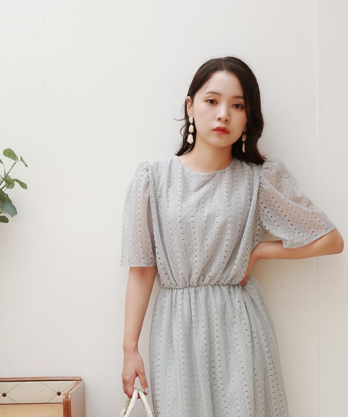 Isn't She?（イズントシー）の「3ラインアクリルピアスorイヤリング（イヤリング・レディース・アイボリー/チャコール・A/B）」の9枚目の写真
