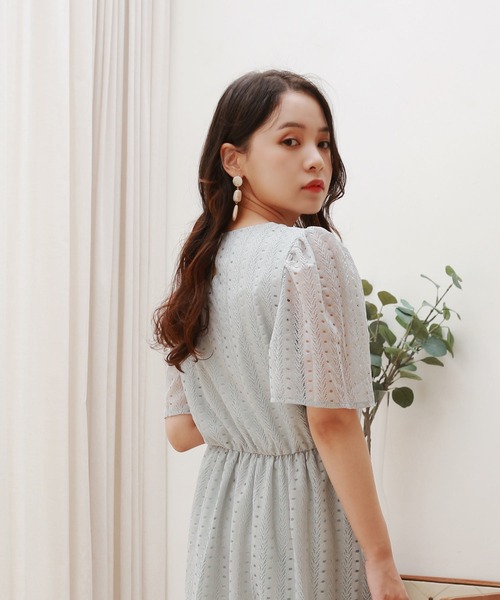 Isn't She?（イズントシー）の「3ラインアクリルピアスorイヤリング（イヤリング・レディース・アイボリー/チャコール・A/B）」の5枚目の写真