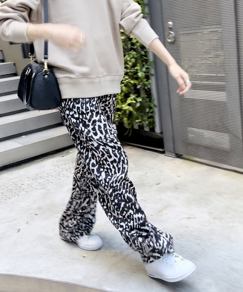 Spick & Span(スピックアンドスパン)の「【ESLOW/エスロー】LEOPARD PRINT TAPERED PANTS(その他パンツ・レディース・ブラック・FREE)」の9枚目の写真