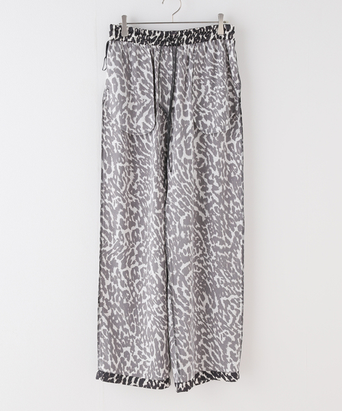 Spick & Span(スピックアンドスパン)の「【ESLOW/エスロー】LEOPARD PRINT TAPERED PANTS(その他パンツ・レディース・ブラック・FREE)」の21枚目の写真