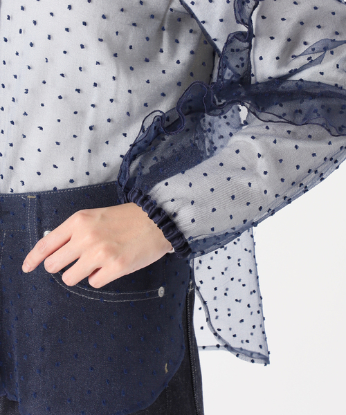 IENA LA BOUCLE（イエナラブークル）の「IENA LA BOUCLE ドットオーガンジーラッフルブラウス（シャツ/ブラウス・レディース・ネイビー・FREE）」の13枚目の写真