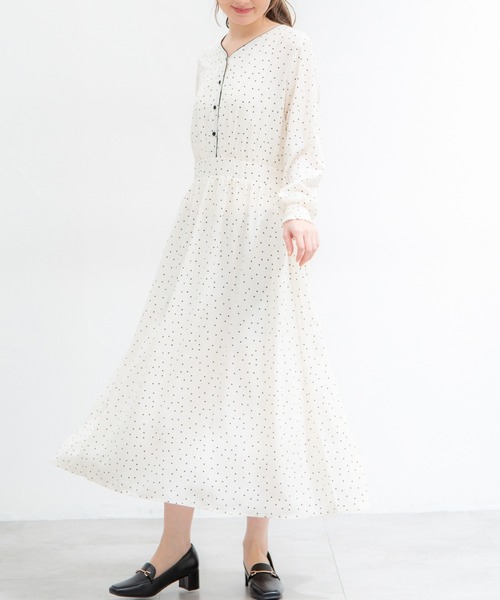 Honeys(ハニーズ)の「Vネックワンピース(ワンピース・レディース・ブラック系その他/サックスブルー系/ブルー系その他/ホワイト系その他・L/LL/M/S/3L)」の2枚目の写真