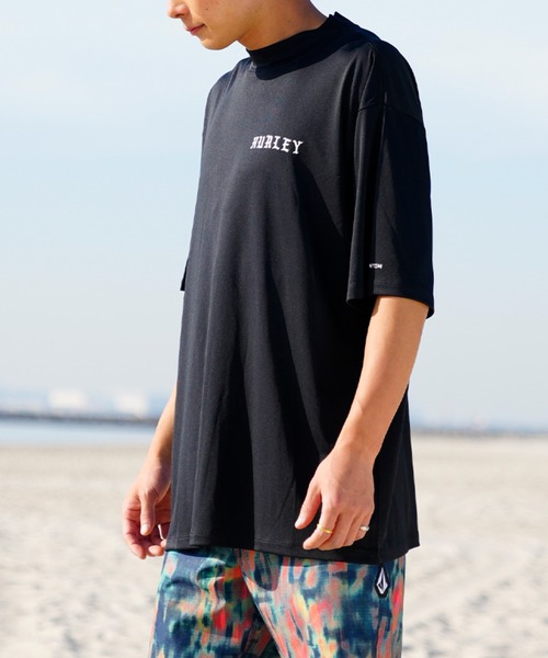 Hurley （ハーレー）の「【ムラサキスポーツ別注】Hurley/ハーレー 半袖ラッシュガード バックプリント/モックネックラッシュガード オーバーサイズ/UVカット PHANTOM OVERSIZE OFFSHOREWINDOW MOCK SHORT SLEEVE/23S01MRG05（ラッシュガード・メンズ・ブラック/ホワイト・M/L/XL）」の22枚目の写真