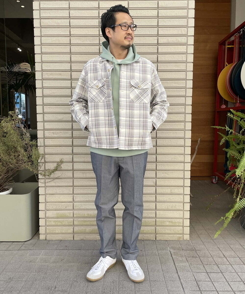 a.v.v（アーヴェヴェ）の「チェック柄CPOワイドジャケット（カバーオール・メンズ・ブルー/ベージュ・46/48/50）」の3枚目の写真