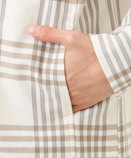 a.v.v（アーヴェヴェ）の「チェック柄CPOワイドジャケット（カバーオール・メンズ・ブルー/ベージュ・46/48/50）」の15枚目の写真