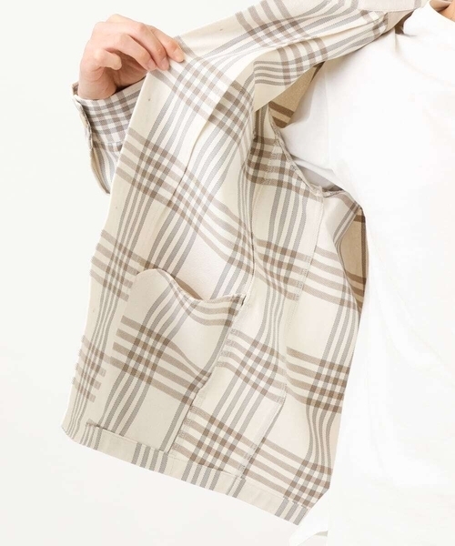 a.v.v（アーヴェヴェ）の「チェック柄CPOワイドジャケット（カバーオール・メンズ・ブルー/ベージュ・46/48/50）」の19枚目の写真