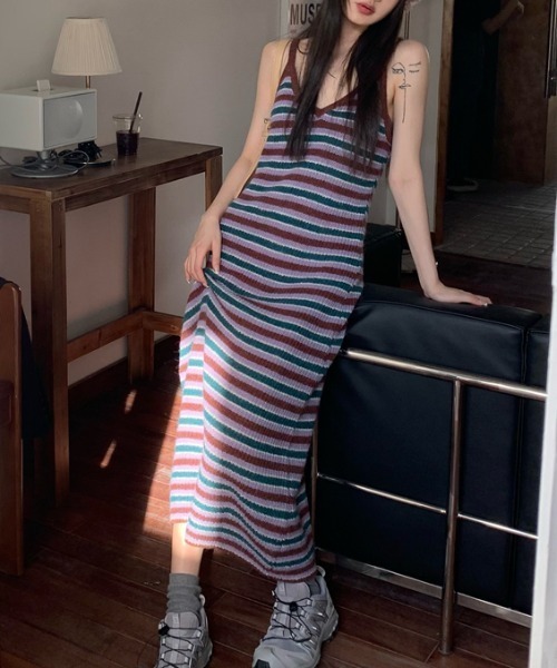 Vipoa（ヴィポア）の「マルチストライプニットキャミワンピース（ワンピース・レディース・パープル/ブルー・FREE）」の19枚目の写真