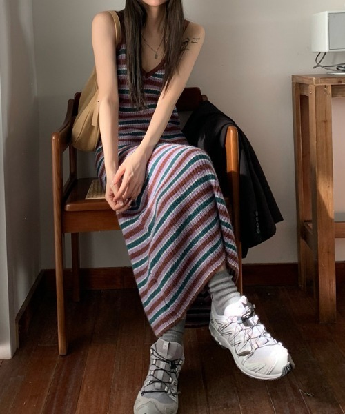 Vipoa（ヴィポア）の「マルチストライプニットキャミワンピース（ワンピース・レディース・パープル/ブルー・FREE）」の3枚目の写真