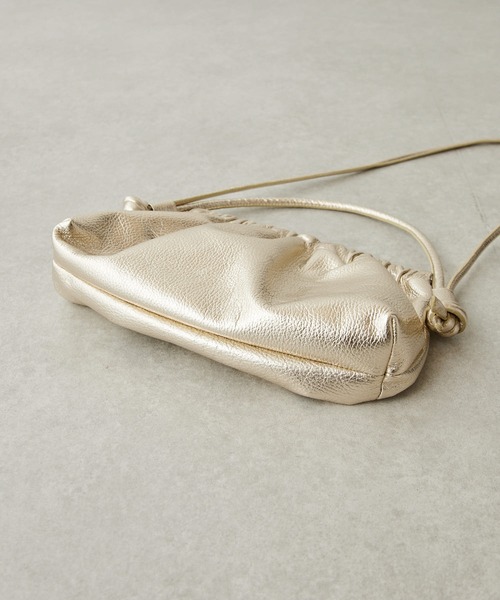 arron（アローン）の「メタリックレザーショルダーバッグ/ARRON（ショルダーバッグ・レディース・シルバー・FREE）」の18枚目の写真