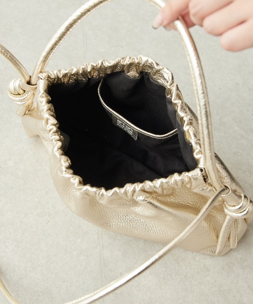 arron（アローン）の「メタリックレザーショルダーバッグ/ARRON（ショルダーバッグ・レディース・シルバー・FREE）」の22枚目の写真