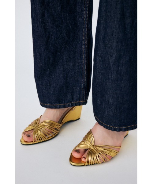 MOUSSY（マウジー）の「NARROW STRAP WEDGE サンダル（サンダル・レディース・ブラック/パープル/ゴールド・SMALL/MEDIUM/LARGE）」の3枚目の写真