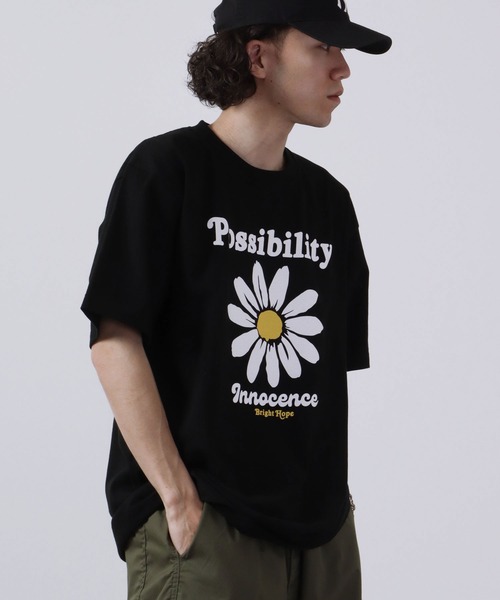 MODISH GAZE(モディシュガゼ)の「MODISH GAZE プリント半袖Tシャツ デイジープリント Possibility(Tシャツ/カットソー・メンズ・ネイビー/ブラック/ホワイト・M/XL/L)」の1枚目の写真